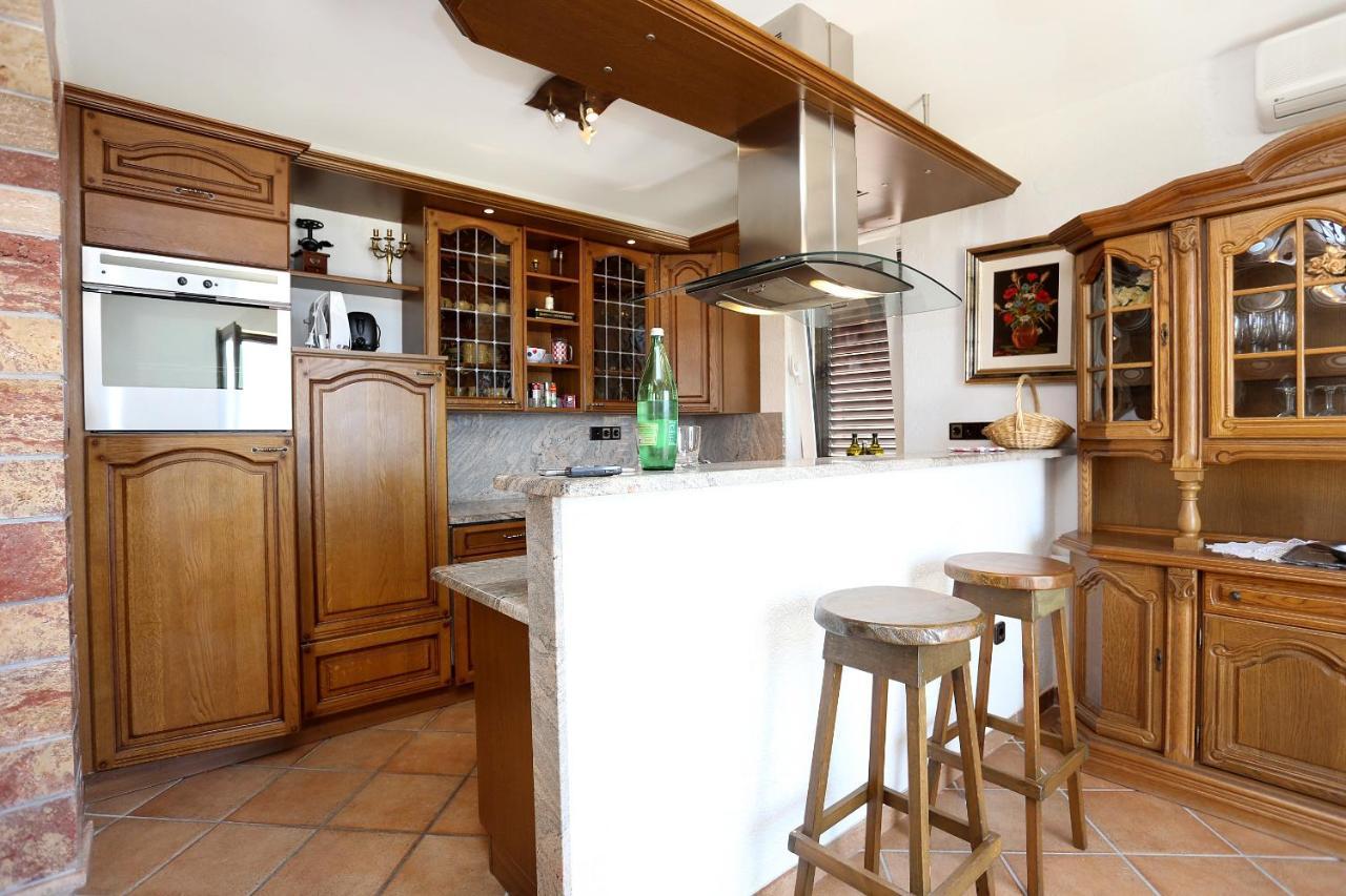 Apartments And Rooms With Parking Space Duce, Omis - 10303 Εξωτερικό φωτογραφία